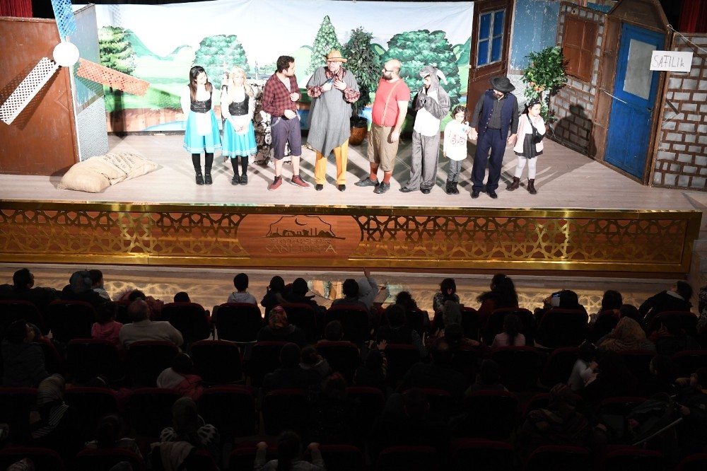 Şehir tiyatrosu yeni oyunları ile sanatseverlerin karşısına çıktı 