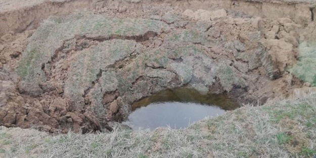 Şehirde 15 metre çaplı obruk oluştu! İnceleme başlatıldı