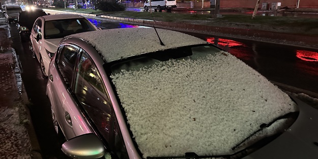 Şehirde dolu ve sağanak hayatı felç etti