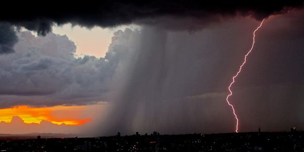 Şehirde felaket: 182 bin hane elektriksiz kaldı!