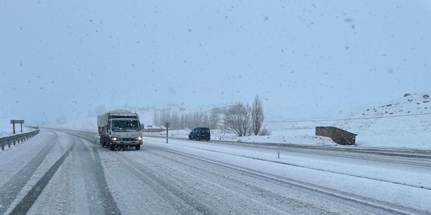 Şehirde kar yağışı