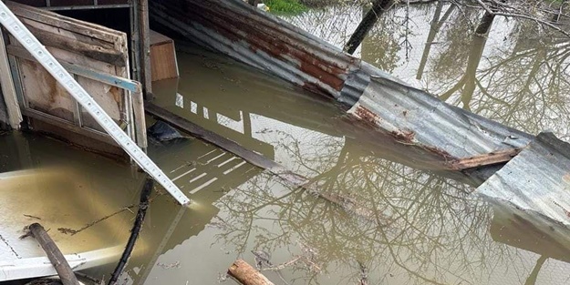Şehirde sağanak! Evler ve tarım arazileri sular altında kaldı