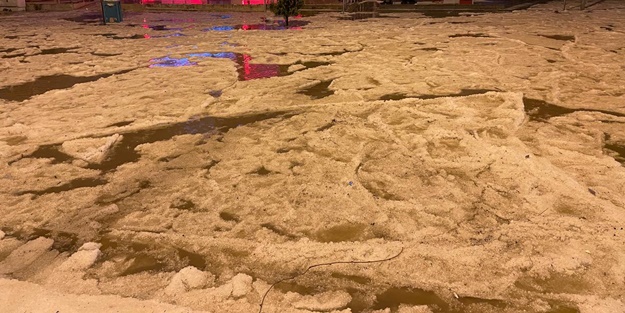 Şehirde sağanak ve dolu yağışı