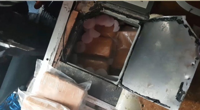 Şehirler arası yolcu otobüsünün tabanından eroin yakalandı
