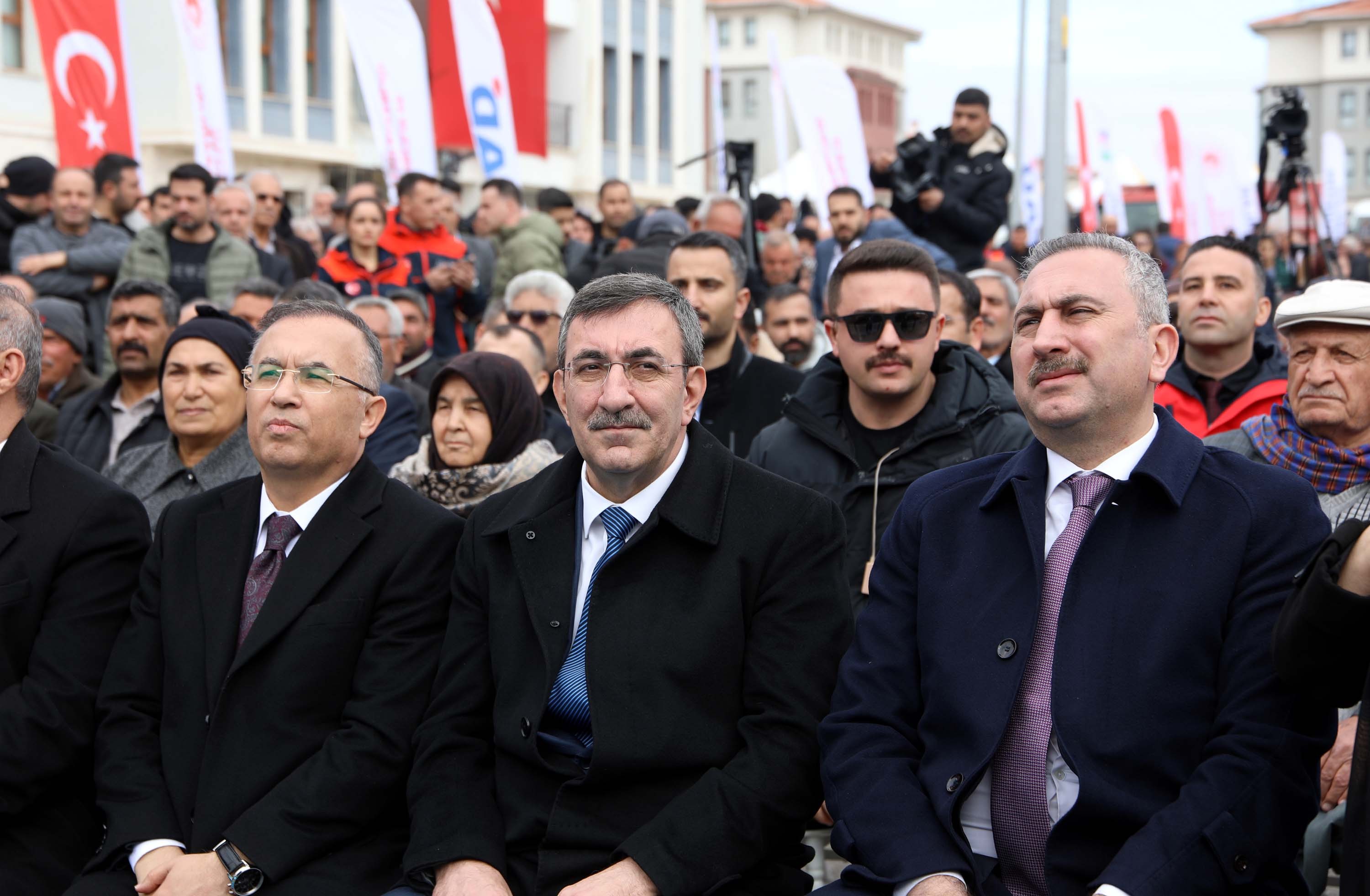 Şehirler kısa sürede ayağa kaldırıldı Asrın felaketine dev kaynak