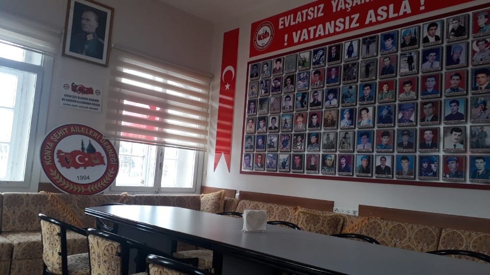 Şehit aileleri derneğinin davetsiz misafiri duygulandırdı 