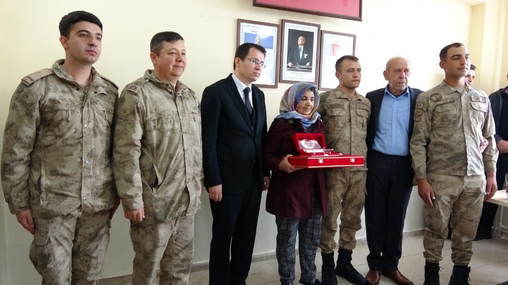 Şehit aileleri, evlatlarının görev yaptığı karakolda 