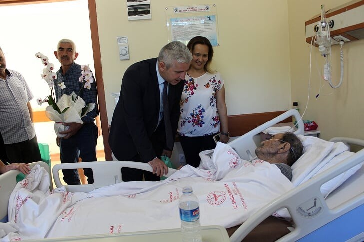 Şehit Aileleri, KEA Hastanesinde tedavi gören hastaları ziyaret etti 