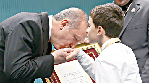 Şehit ailelerine övünç madalyası