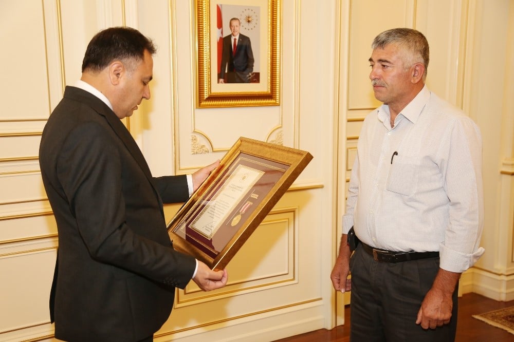Şehit ailesine devlet övünç madalyası beratı verildi 