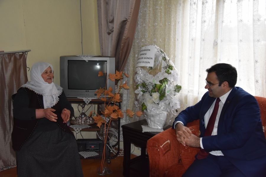 Şehit annesinden Milli Dayanışma Kampanyası’na destek 
