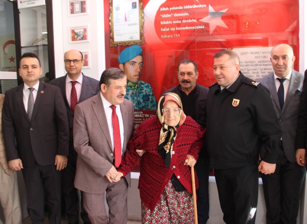Şehit annesini duygulandıran anma 