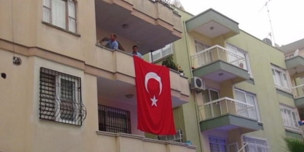 Şehit askerlerin evine ateş düştü - FOTO