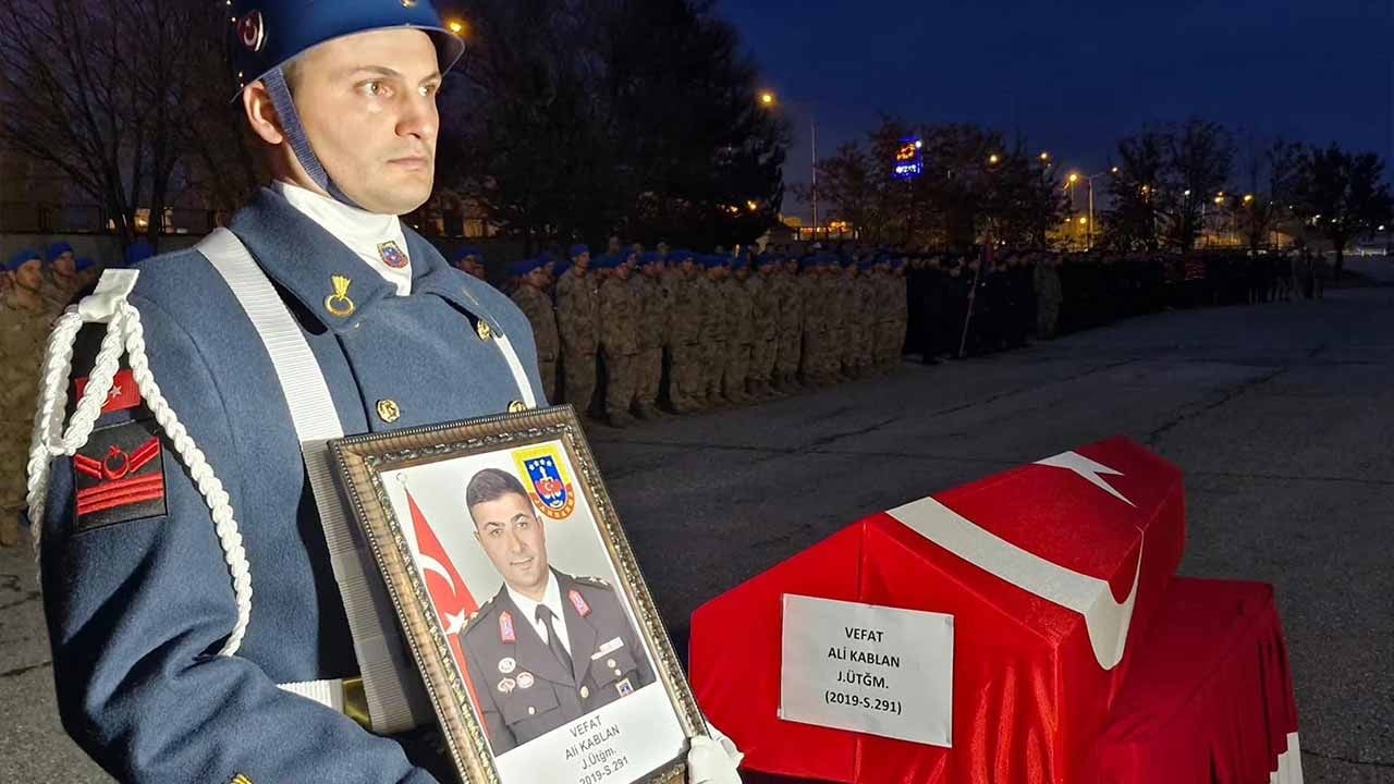 Şehit ateşi bu kez kaza ile geldi! Jandarma komutanı makamında can verdi!