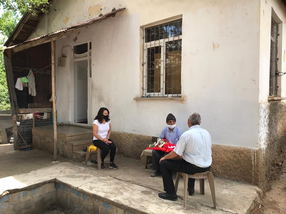 Şehit babalarına anlamlı telefon 