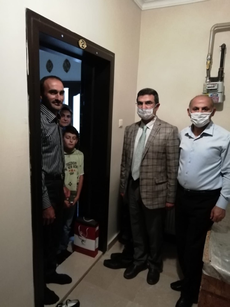 Şehit babalarına anlamlı ziyaret 