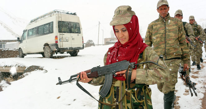 Şehit babasından silahı devraldı!