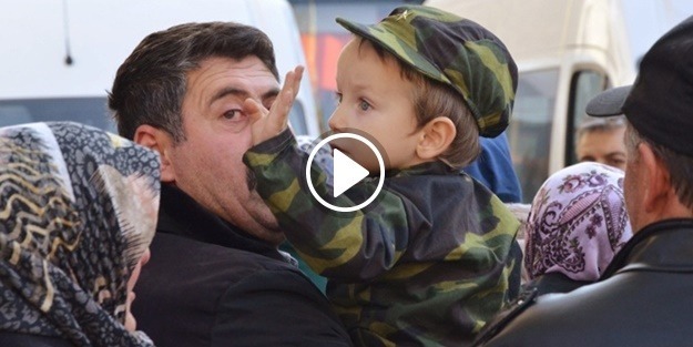 Şehit babasını böyle uğurladı