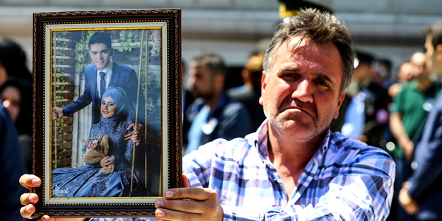 Şehit babası yürekleri dağladı: Yavrum oraya seccadesiyle gitti!