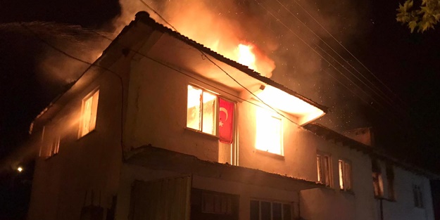 Şehit babasının yanan evi yeniden yapılacak