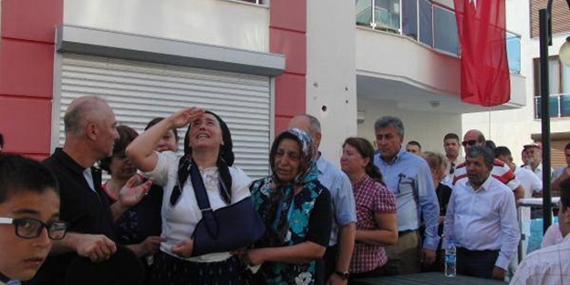 Şehit binbaşının eşi ağlattı