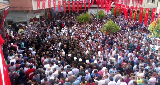 Şehit cenazesinde CHP çelengine tepki