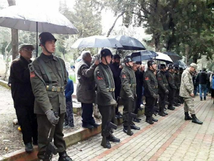 Şehit cenazesinde duygulandıran fotoğraf 