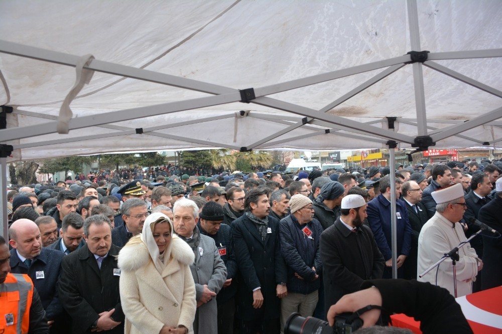 Şehit cenazesinde ilginç görüntü 