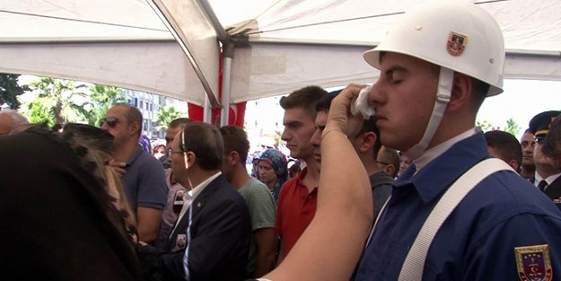 Şehit cenazesine damga vuran kare!