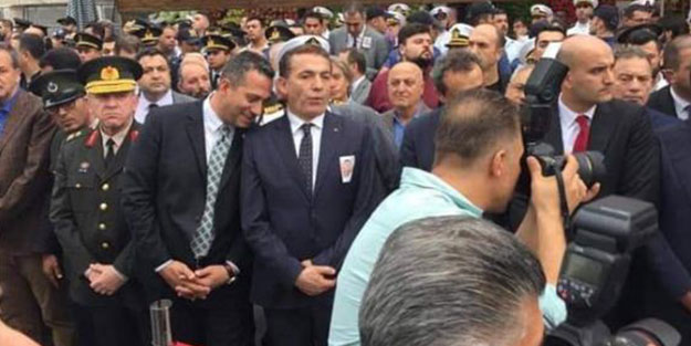 Şehit cenazesine katılan CHP'lilerin bu görüntüsü büyük tepki çekti!