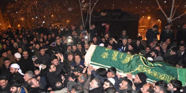 Şehit edilen Nakşibendi Şeyhi Abdulkerim Çevik'i binlerce seveni uğurlardı