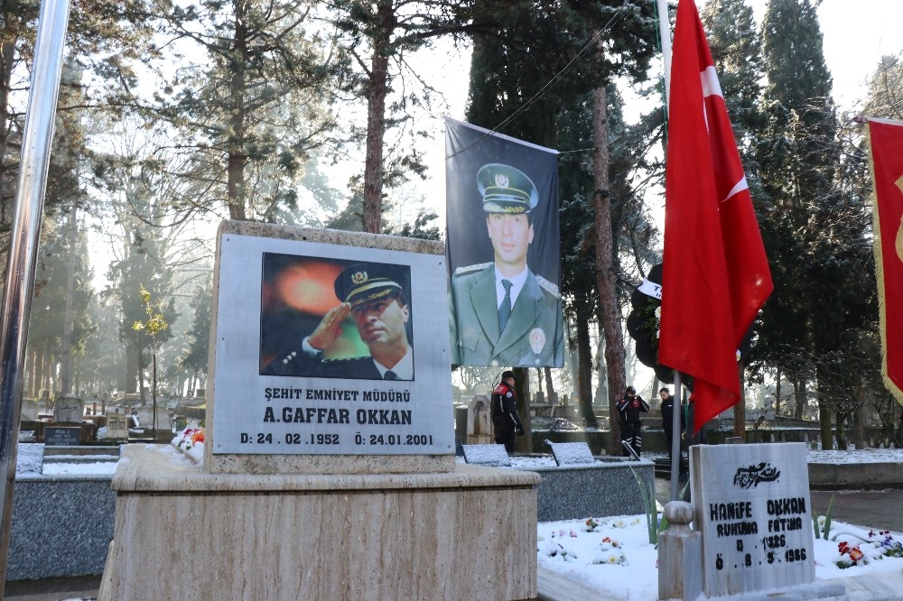Şehit Emniyet Müdürü Ali Gaffar Okkan, şehadetinin 19. yıl dönümünde mezarı başında anıldı 