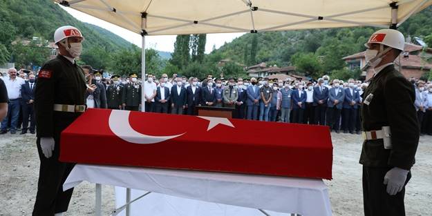 Şehit Emrah Arslan son yolculuğuna uğurlandı