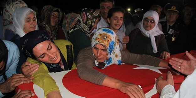 Şehit er Medet Mat’in cenazesinde Kürtçe ağıt