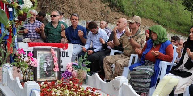 Şehit Eren Bülbül, mezarı başında anıldı