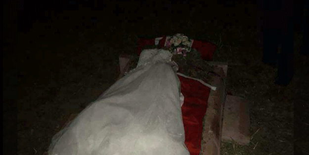 Şehidin mezarına gidenleri ağlatan kare