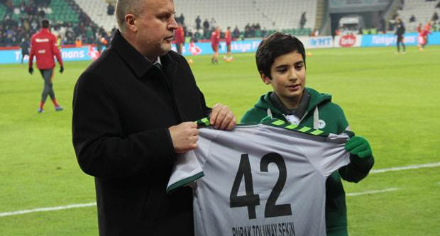 Şehit Fethi Sekin’in oğluna forma hediye edildi