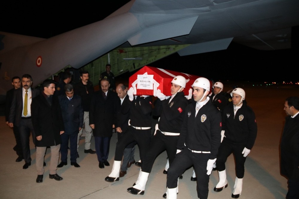 Şehit gümrük memuru Türk’ün cenazesi Şanlıurfa’ya getirildi 