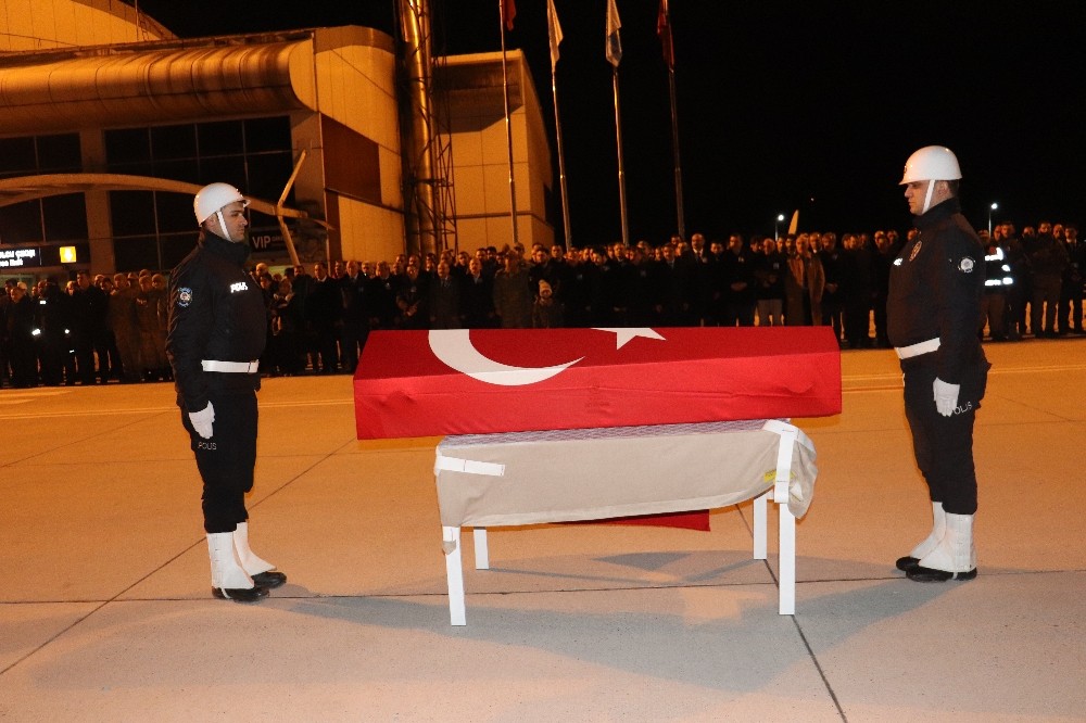 Şehit gümrük memurunun naaşı memleketine gönderildi 