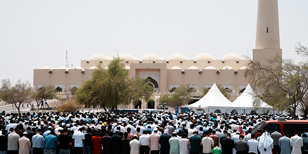 Şehit Haniye için saflar tutuldu! Peki gıyabi cenaze namazının hükmü nedir?