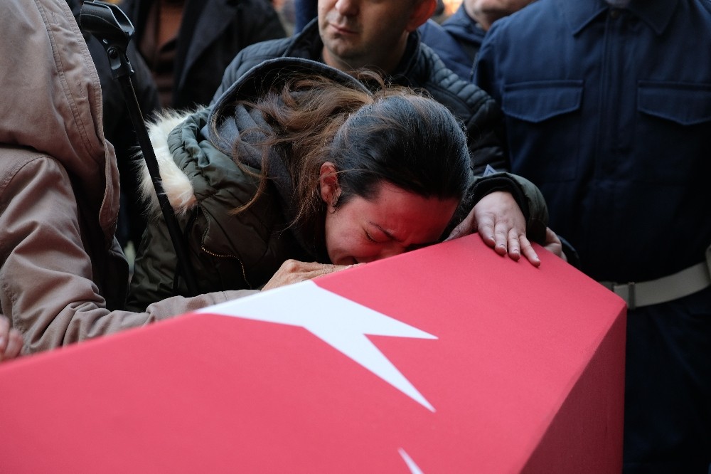 Şehit kardeşini 