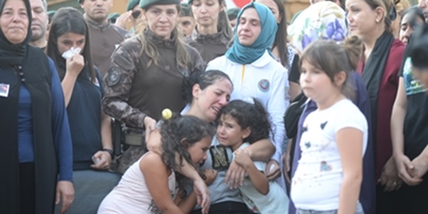 Şehit kızından yürek burkan soru: Annem ağlıyor kim öldü?