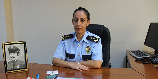 Şehit kızının acı görevi