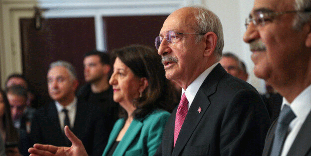 Şehit komutanın oğlundan Kemal Kılıçdaroğlu'na tepki: Babamın dağlarda mücadele ettikleriyle yol yürüyorlar