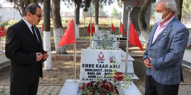 Şehit mezarına çirkin saldırı! Baba: O yazıyı görünce ağladım