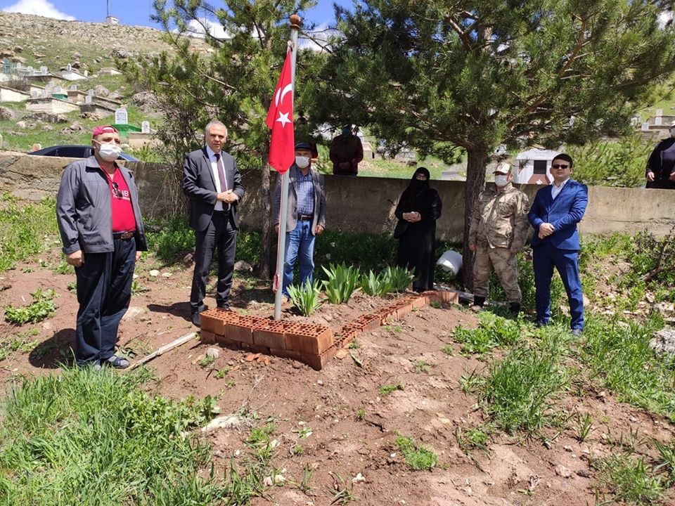 Şehit Muammer Ateş şehadetinin yıldönümünde mezarı başında anıldı 