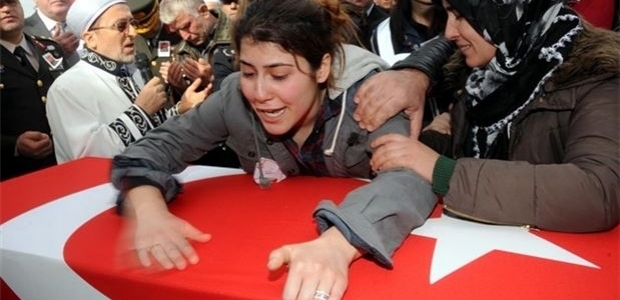 Şehidin nişanlısı son kez baktı, bayıldı