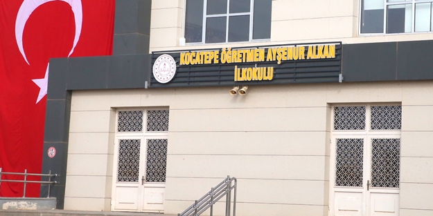 Şehit öğretmen Ayşenur Alkan'ın ismi görev yaptığı okula verildi