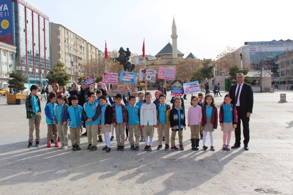 Şehit Ömer Halis Demir, ilkokulu öğrencileri kadın esnafa ...