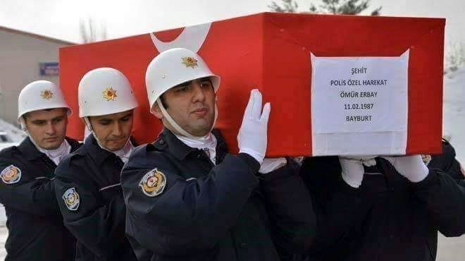 Şehit Ömür Erbay, mezarı başında dualarla anıldı 